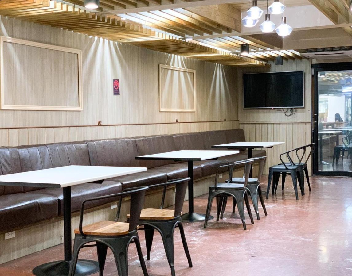 Watana Hotel Бангкок Экстерьер фото