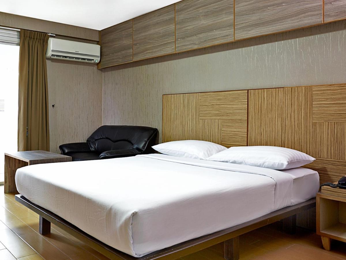Watana Hotel Бангкок Экстерьер фото