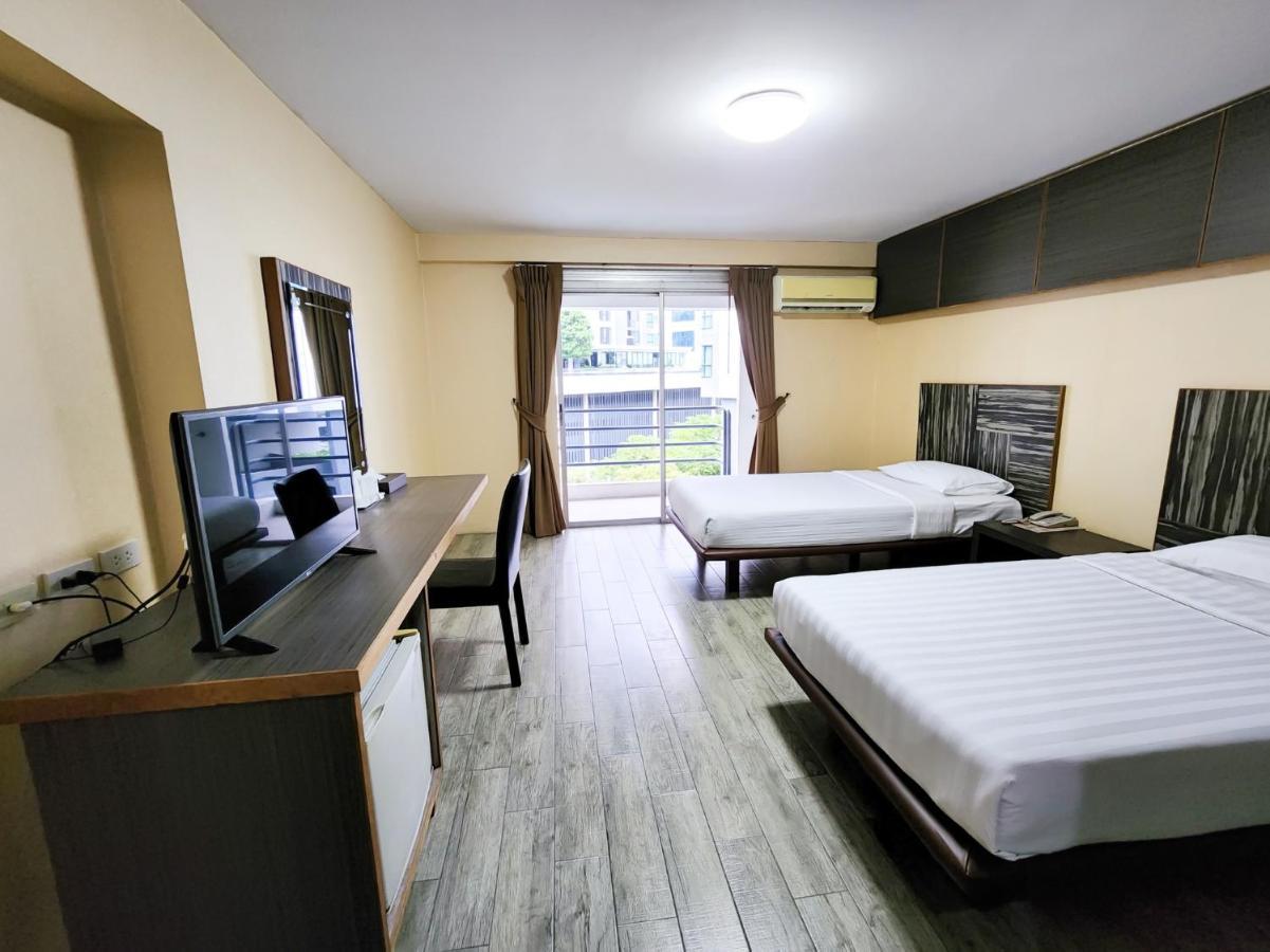 Watana Hotel Бангкок Экстерьер фото
