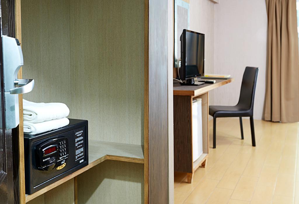 Watana Hotel Бангкок Экстерьер фото