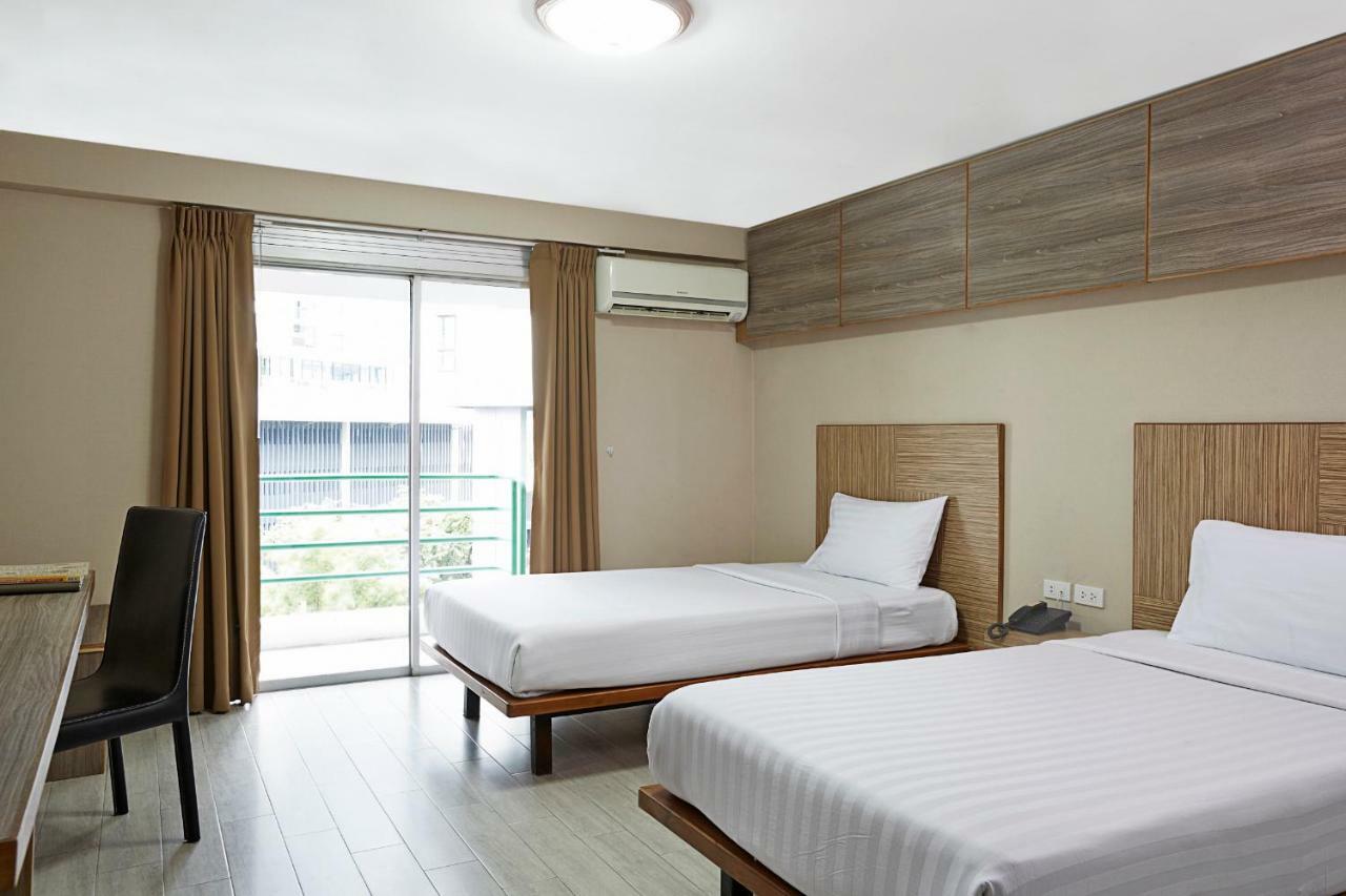 Watana Hotel Бангкок Экстерьер фото